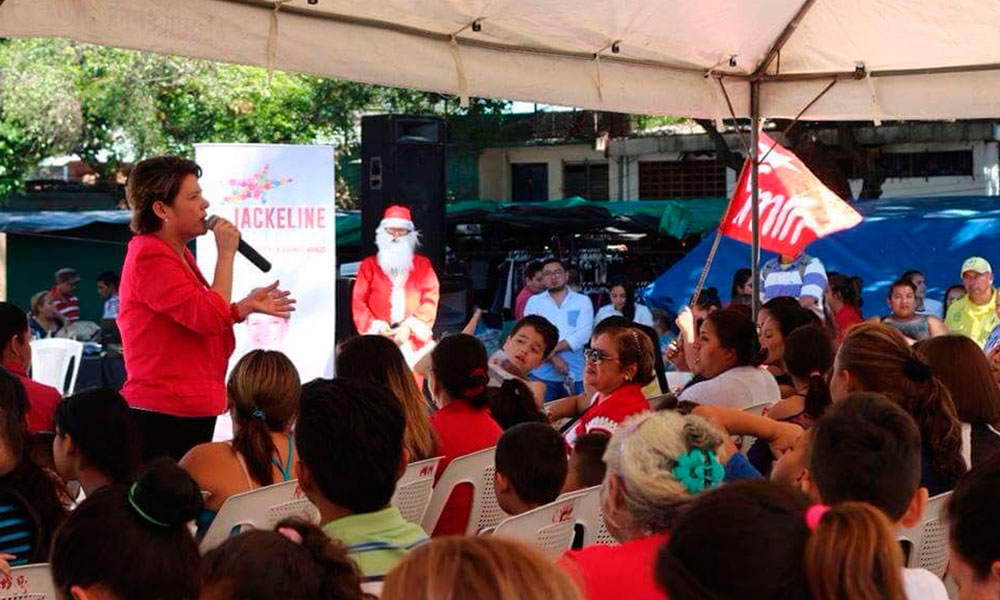 Piden a Jackeline Rivera incluir en propuesta Oficina Municipal en EEUU 