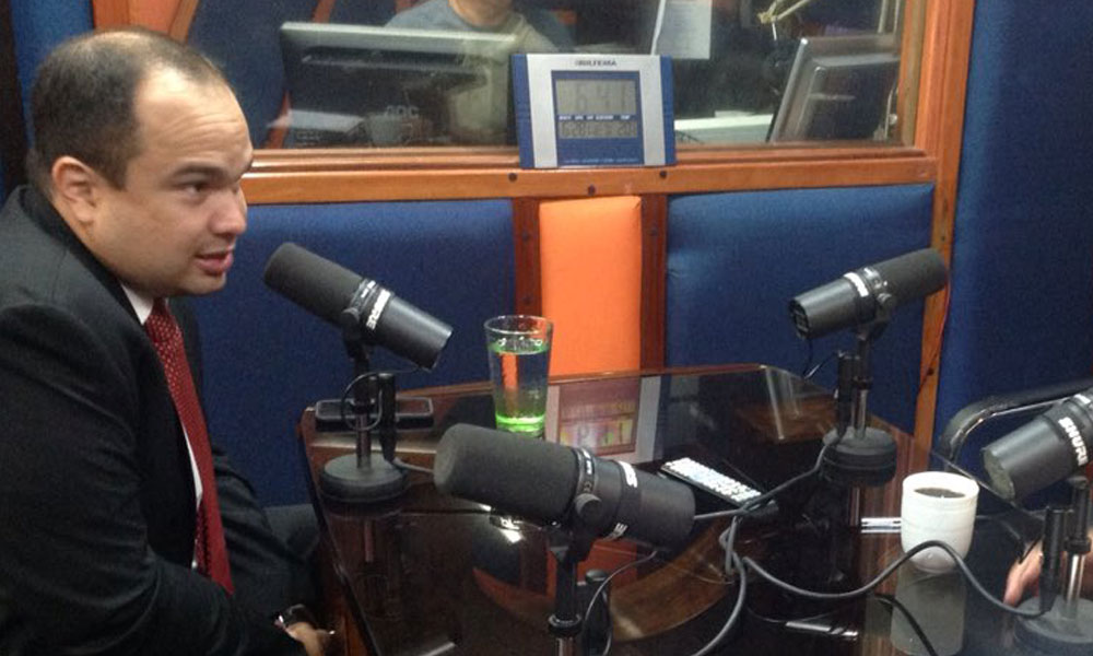 Senadores de EEUU están haciendo favores políticos a la derecha salvadoreña 