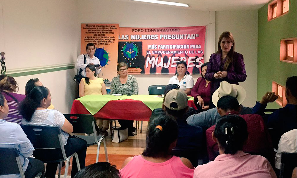 Karina Sosa se compromete a impulsar la participación de las mujeres 