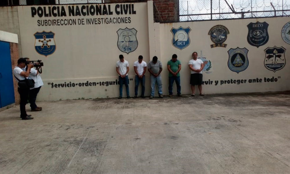 Capturan a banda de roba furgones que operaba en el país 