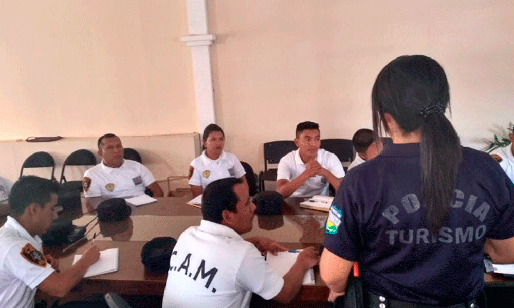 Politur capacita a personal del CAM en Nahuizalco 
