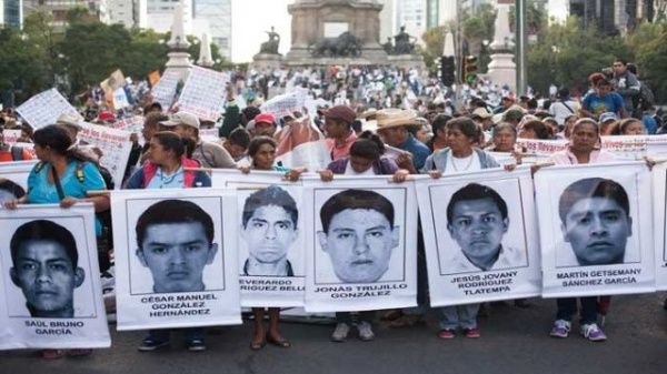México reabrirá investigación de los 43 estudiantes de Ayotzinapa 