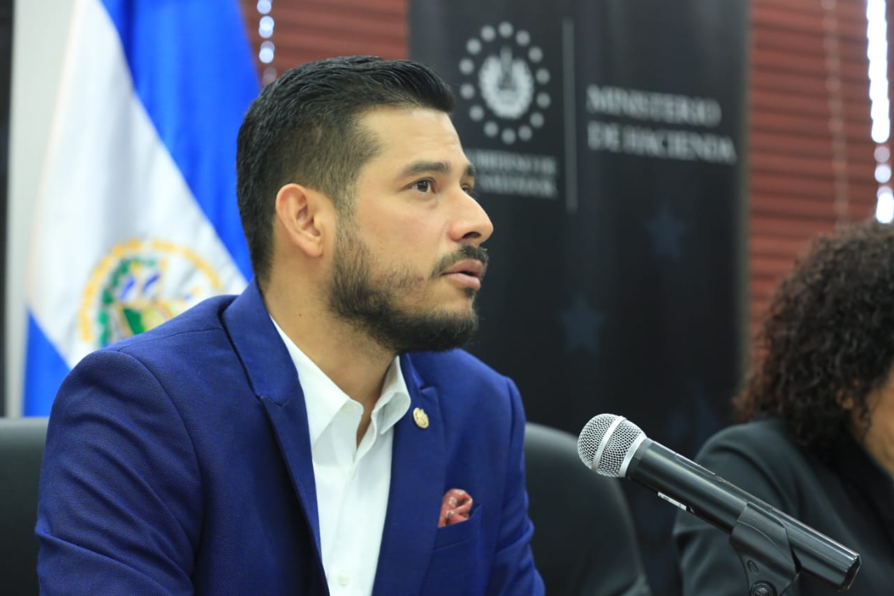 El Salvador anuncia pago de bonos por $800 millones